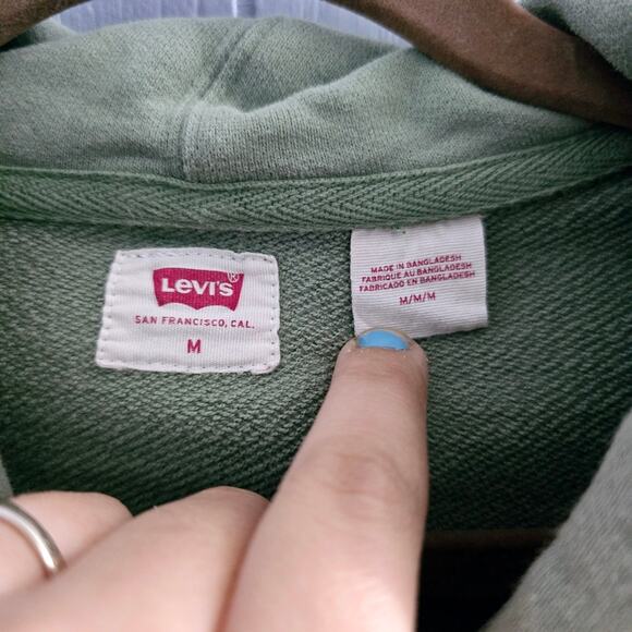 Levi’s One Planet One Party Sweatshirt size Medium Classic Casual Comfy Cozy - Picture 3 of 9